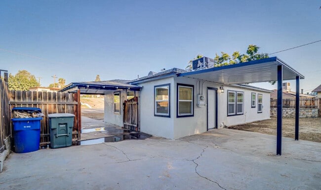 Building Photo - 2856 Hawthorne Ave