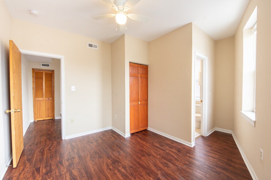 Building Photo - 2332 Frankford Ave