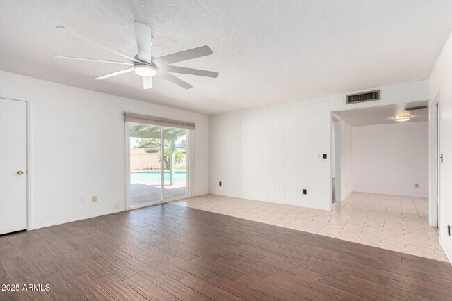 Building Photo - 11621 N 39th St