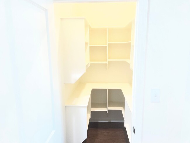 Building Photo - Charming 3 Bed 2 Bath Home