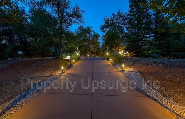 Building Photo - 13497 Tierra Heights Rd