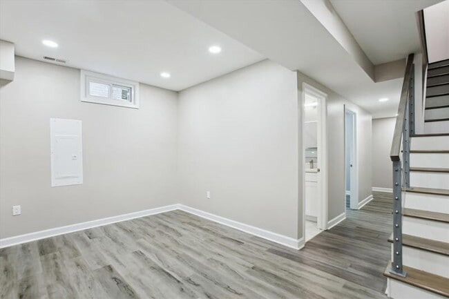 Building Photo - 526 Roxboro Pl NW