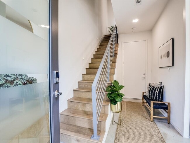 Building Photo - 3100 Menchaca Rd