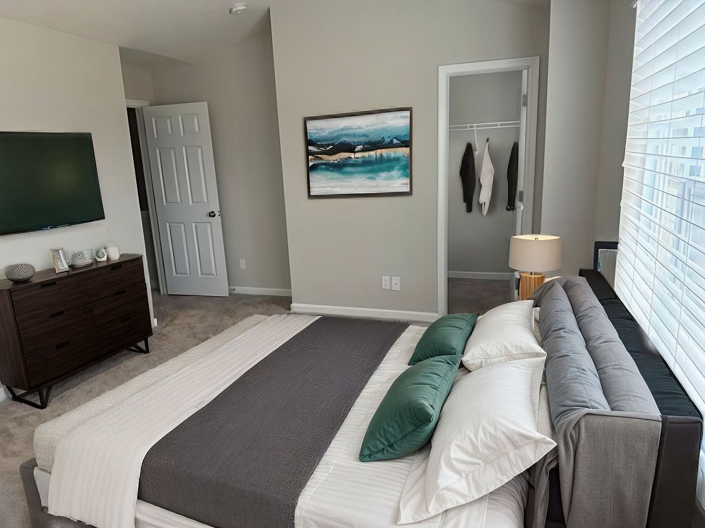 Building Photo - 2942 W New York St