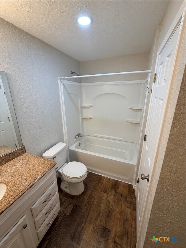 Building Photo - 208 Uhland Rd