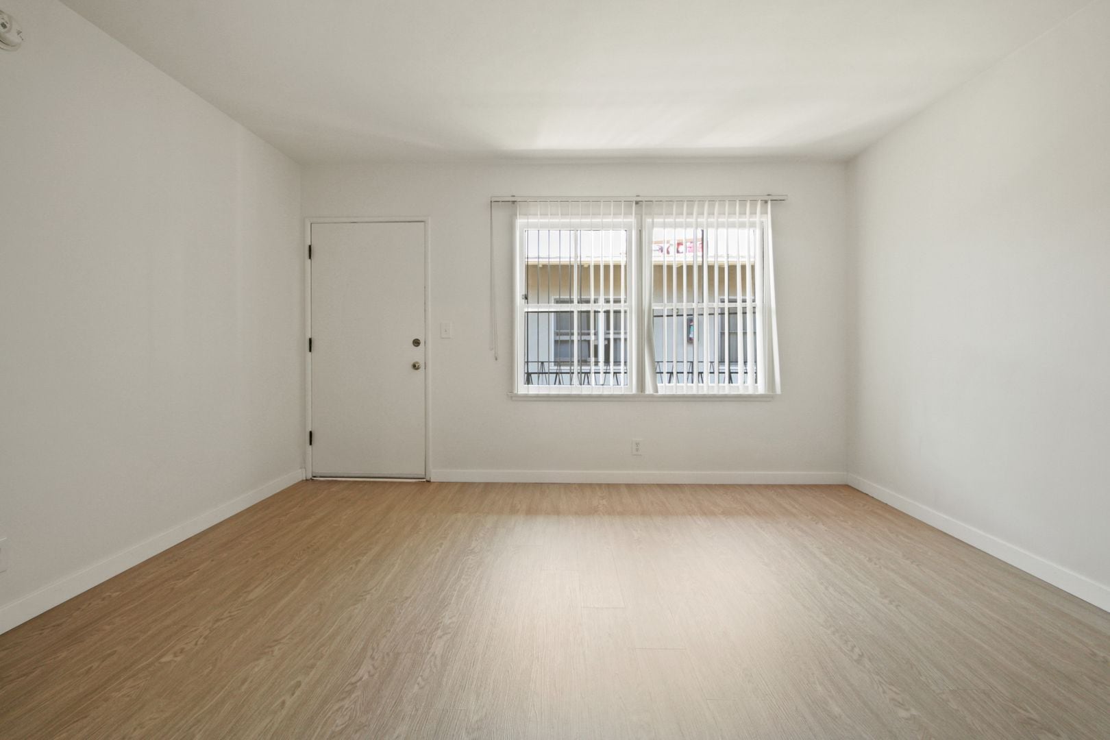 Building Photo - 10908 SM Blvd, prime Westwood, near transit