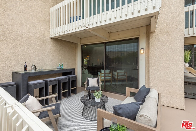 Building Photo - 7301 Vista Del Mar