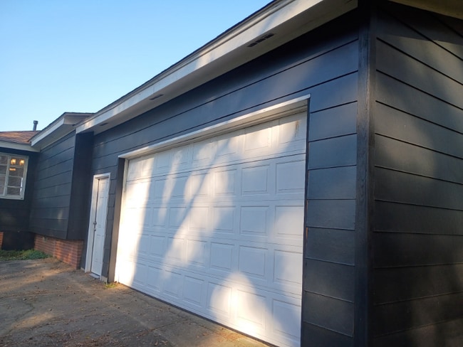 Building Photo - 1317 Fernwood Dr