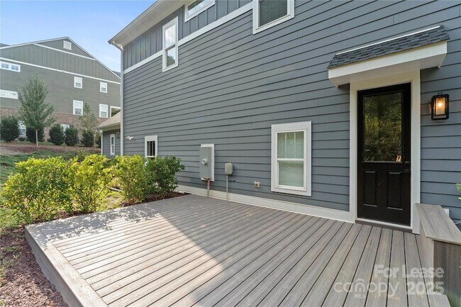 Building Photo - 805 Naples Dr