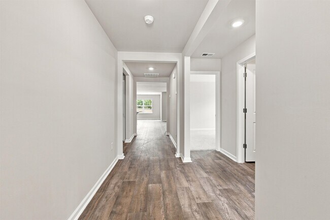 Building Photo - 208 Jeff Waters Cir