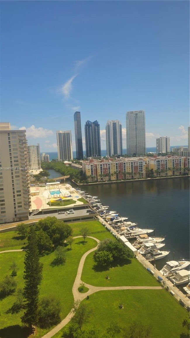 Building Photo - 290 174th St St