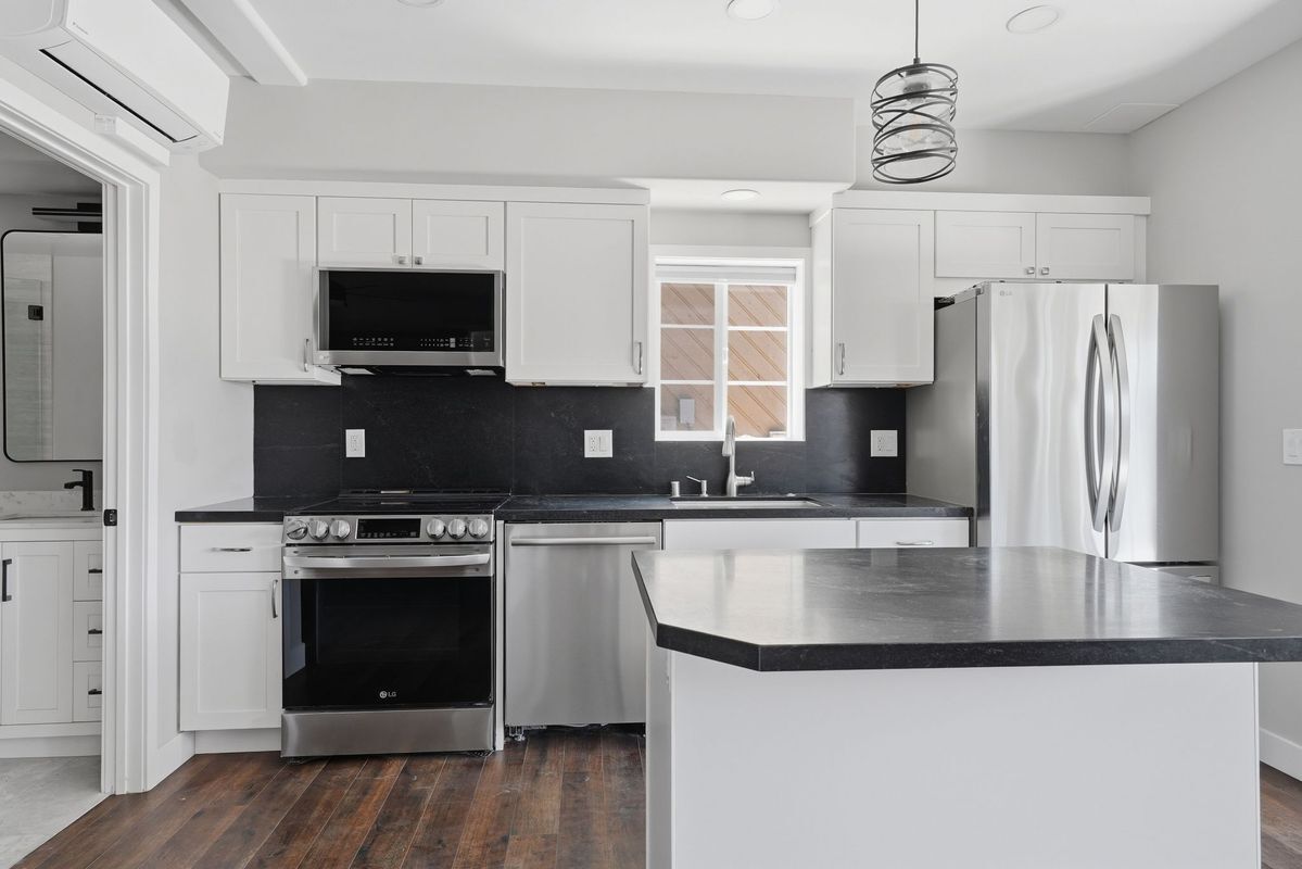 Building Photo - 13869 Mercado Dr