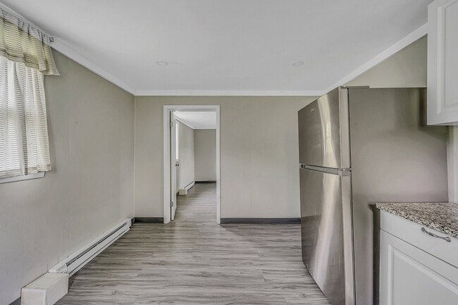Building Photo - 401 McLean St