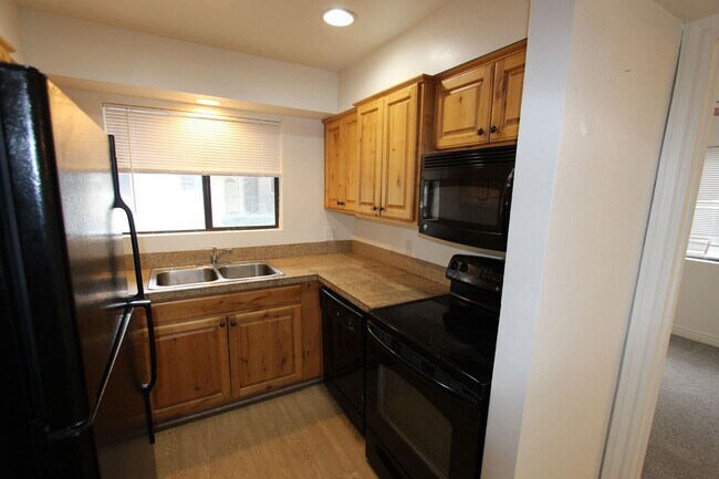 Building Photo - 3200 S Litzler Dr