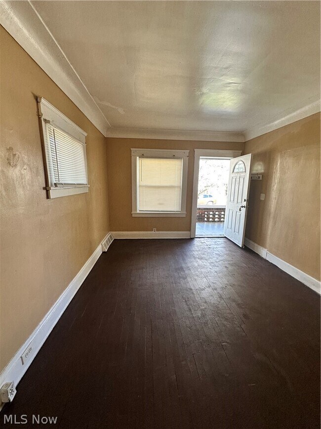 Building Photo - 816 London Rd