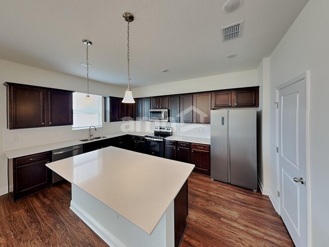 Building Photo - 1238 Sky Lks Dr