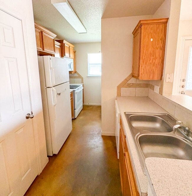 Building Photo - 1402 Powder River Dr