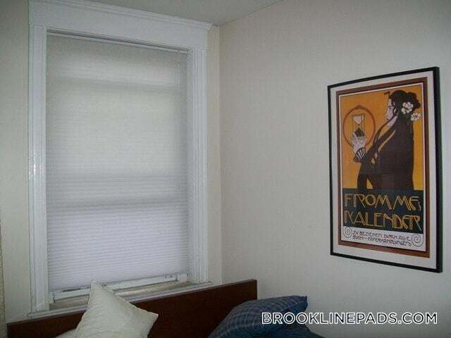 Building Photo - 208 Winthrop Rd