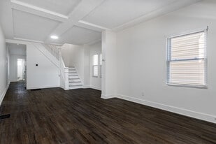 Building Photo - 410 E Beecher St