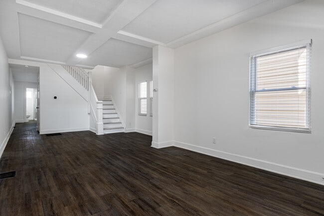 Building Photo - 410 E Beecher St