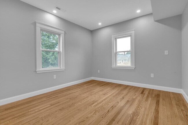 Building Photo - 48 Webster St