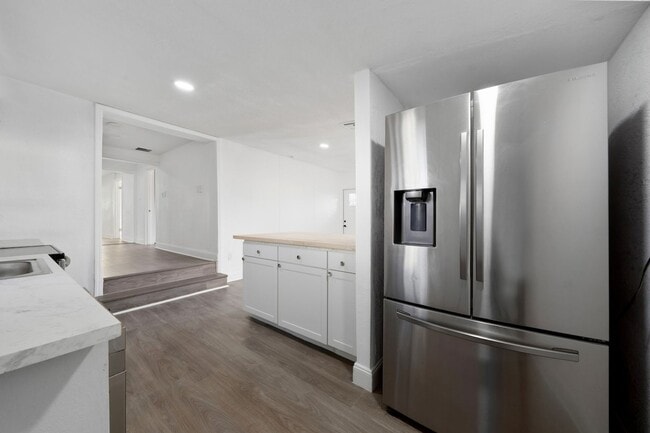 Building Photo - Completely Renovated 4/2 Home on a Corner Lot in the SODO Area of Orlando