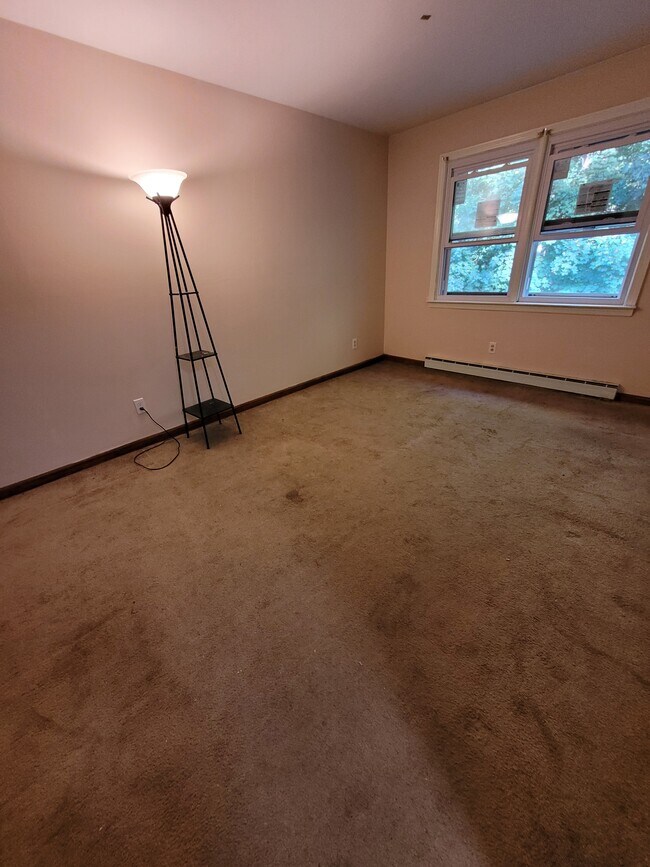 Building Photo - 56 Wakelee Ave