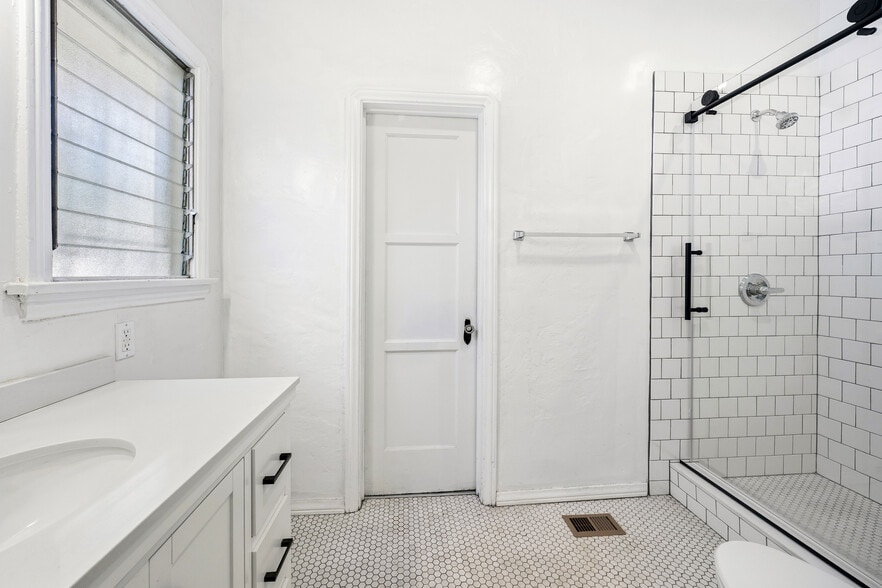 Building Photo - 166 N Arnaz Dr