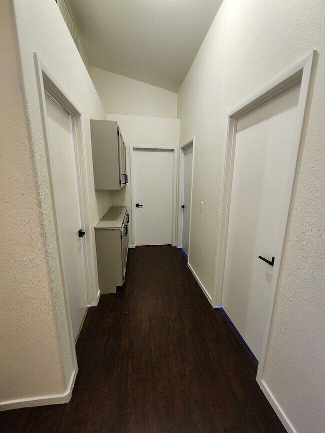 Building Photo - 929 Dusty Creek St