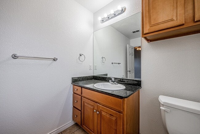 Building Photo - 1121 Laredo Dr