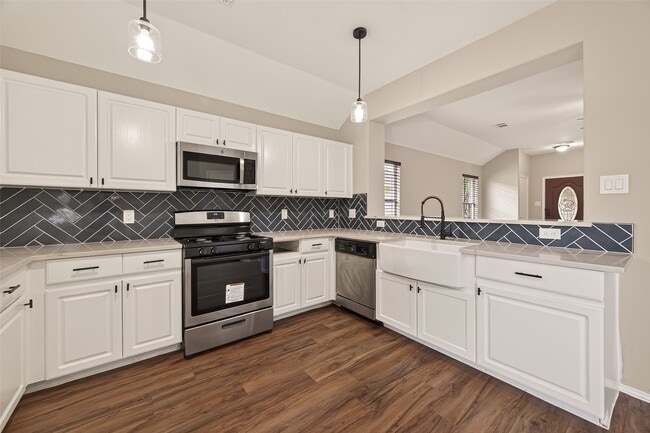 Building Photo - 9418 Belleclaire Ln