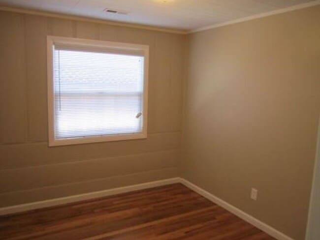 Building Photo - CHARMING 3 BEDROOM, 1 BATHROOM HOME IN DOW...