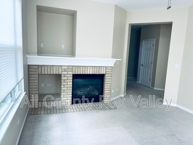 Building Photo - 1844 Crenshaw Cir