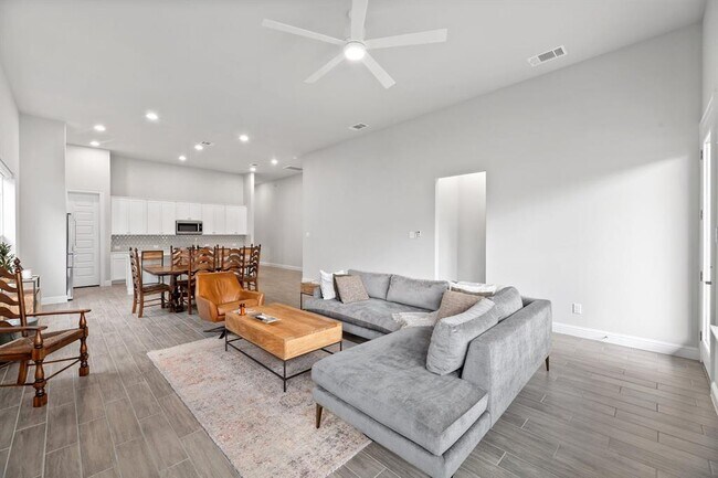 Building Photo - 601 C-Bar Ranch Trl
