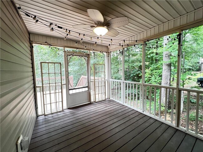 Building Photo - 633 Forest Pine Dr