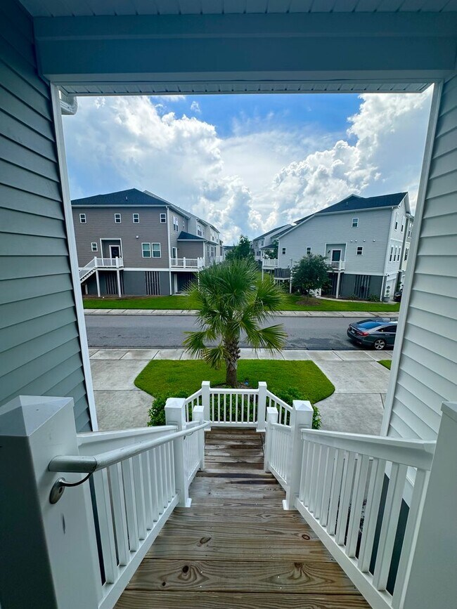 Building Photo - Lovely Townhome in Marshview Commons