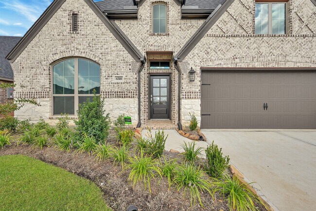 Building Photo - 6518 Redwing Ct