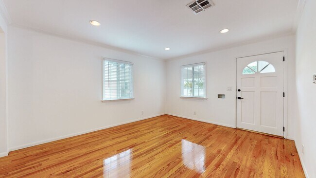MAIN ROOM - 10874 National Blvd