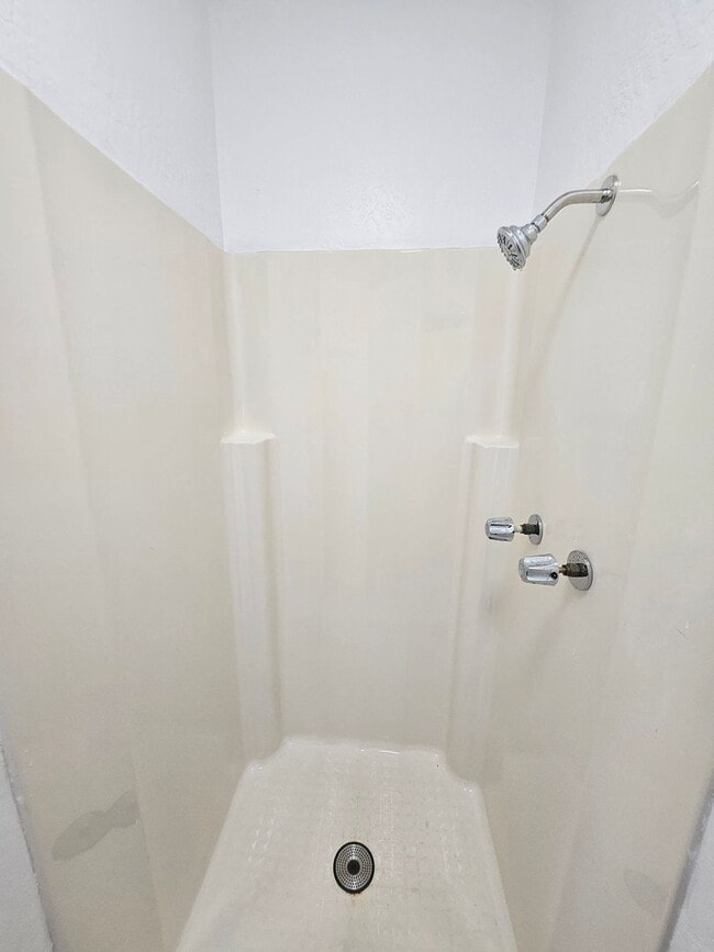 Building Photo - Beautiful 3 bedroom home NEWLY RENOVATED!