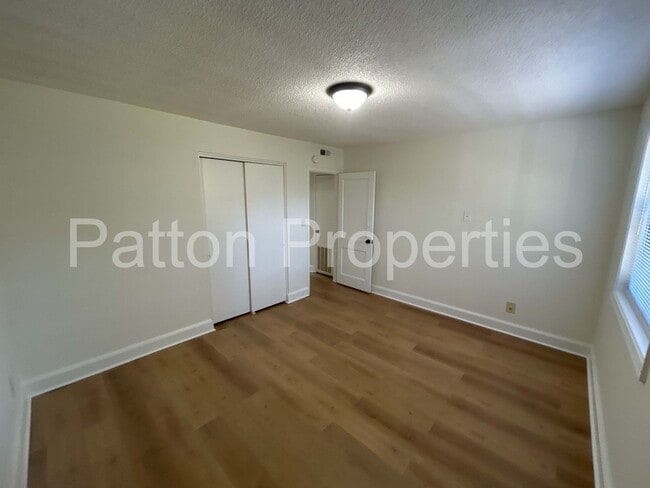 Building Photo - Hampton Hills Condo