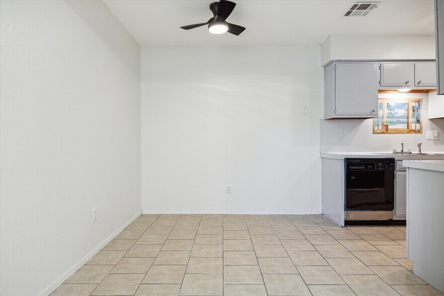 dining area - 2007 Old W Pl