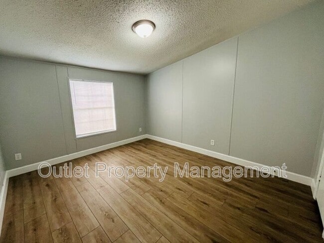 Building Photo - 15710 Bermuda St