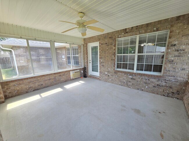 Building Photo - 9342 Pouder Ln