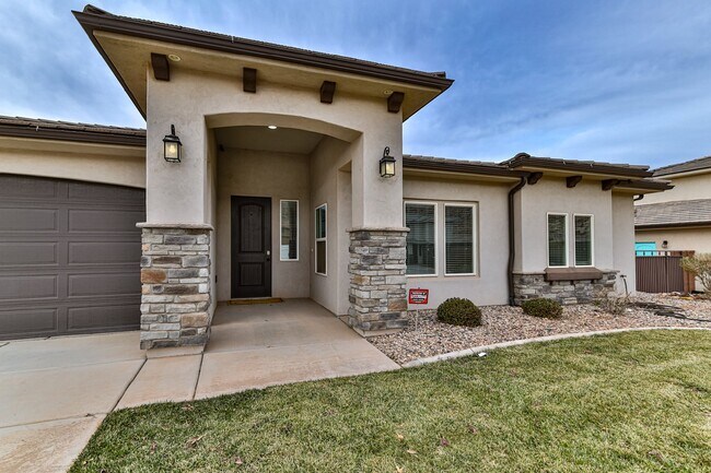 Building Photo - Comfort & Style: Spacious 3-Bed, PLUS LARGE OFFICE, 2-Bath Retreat in DESERT CANYON"