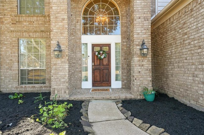 Building Photo - 17827 Scenic Oaks Dr