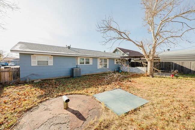 Building Photo - 1529 E 52nd St