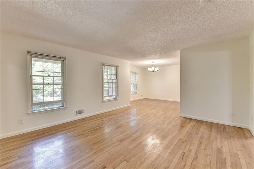 Building Photo - 2628 Whitehurst Dr