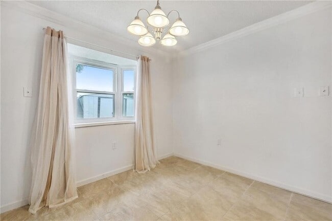Building Photo - 2600 Cambridge Dr