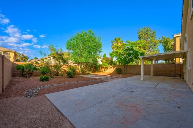 Building Photo - Welcome Home to this awesome 4 Bedroom Home