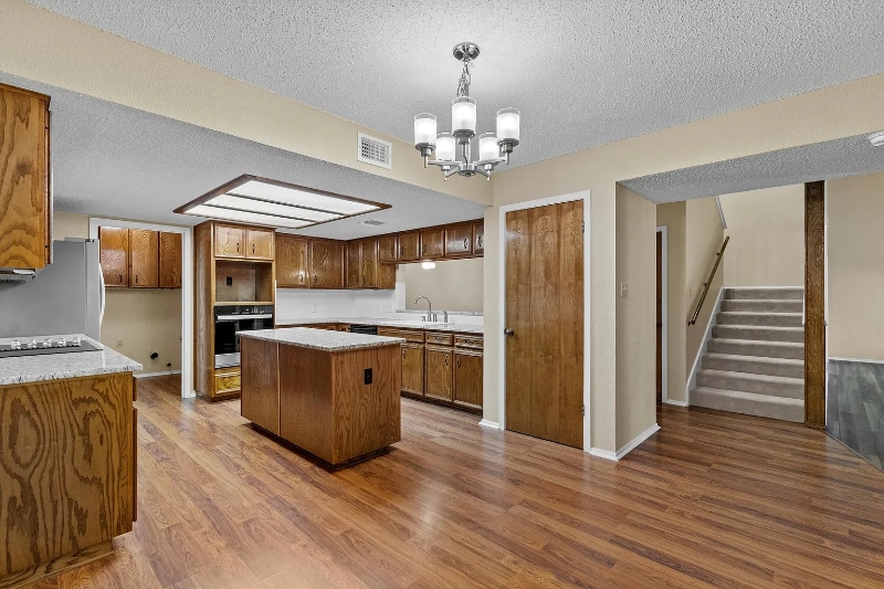Building Photo - 8606 Mesa Dr